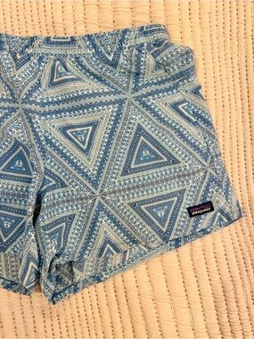 Patagonia Baggies in Blue Geo Print - 5in inseam